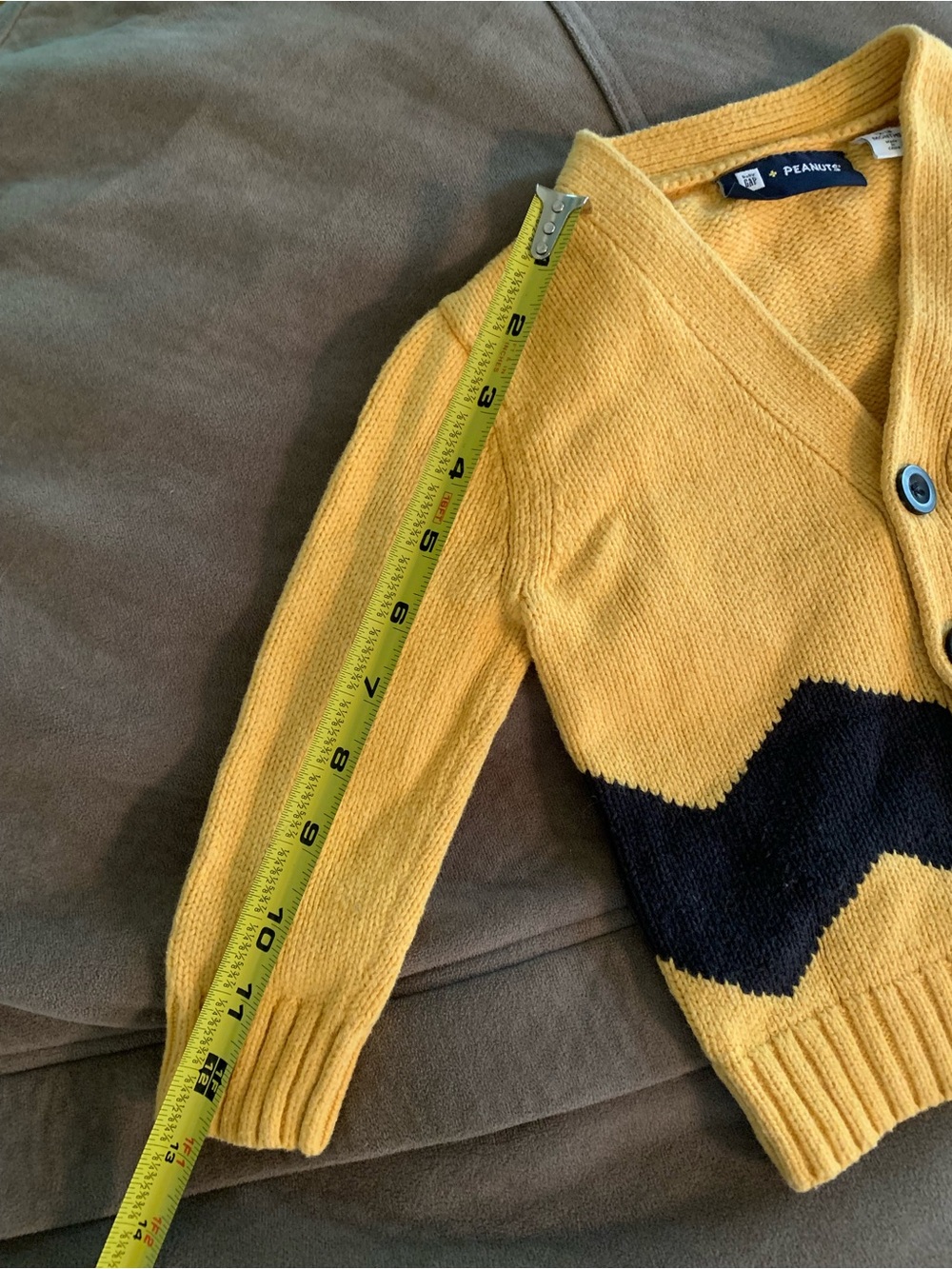 GAP Baby Peanuts Charlie Brown Yellow and Black Zigzag Kids Cardigan - Picture 7 of 7
